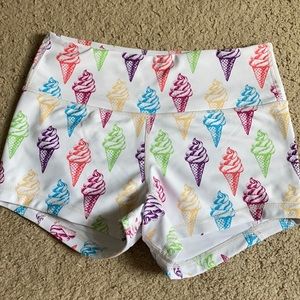 KFT countour 3.25” short, ice cream cones Size sm